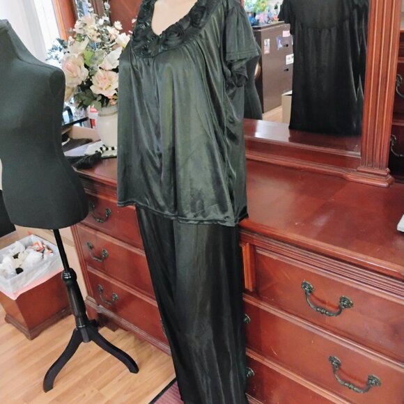 Black 2 Pc Satin Finish Top & Pants Polyester Sleepwear - Picture 2 of 5